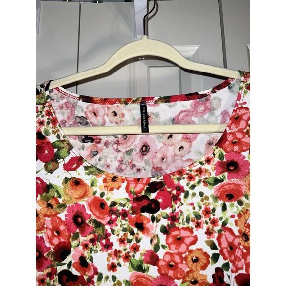 Bleeker & McDougal Women's 1X Red Floral Short Sleeve Shirt - Picture 5 of 12